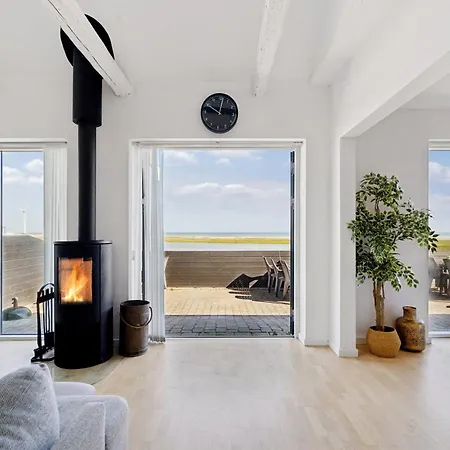 Spacious By Sea For 14 Guests