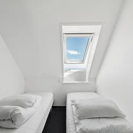 Spacious By Sea For 14 Guests *