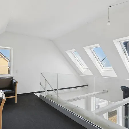 Spacious By Sea For 14 Guests Glesborg