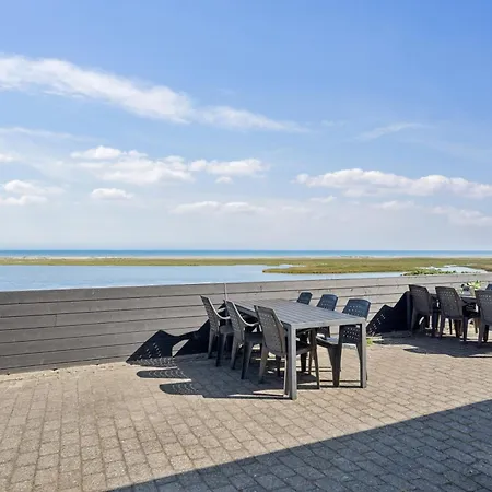 펜션 Spacious By Sea For 14 Guests *