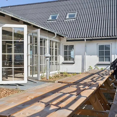 Spacious By Sea For 14 Guests Glesborg